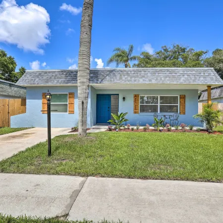 2 Mi to Beach: Home w/ Screened Porch in Largo
