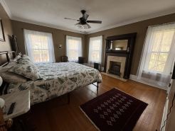 Williams House - 6-Bedroom Victorian Retreat & River Trailhead