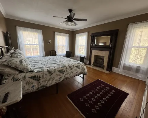 Williams House - 6-Bedroom Victorian Retreat & River Trailhead ベナンゴのホテル