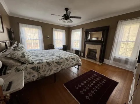 Williams House - 6-Bedroom Victorian Retreat & River Trailhead Hotels in Venango County