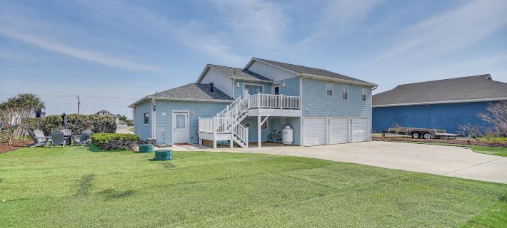 Bright Kitty Hawk Home w/ Hot Tub, Walk to Beach! Ξενοδοχεία στην πόλη Kitty Hawk