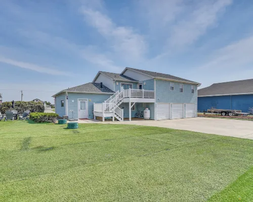 Bright Kitty Hawk Home w/ Hot Tub, Walk to Beach! Hotels in Kitty Hawk