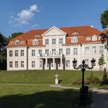 Schlosshotel Neustrelitz Отели в г. Нойштрелиц