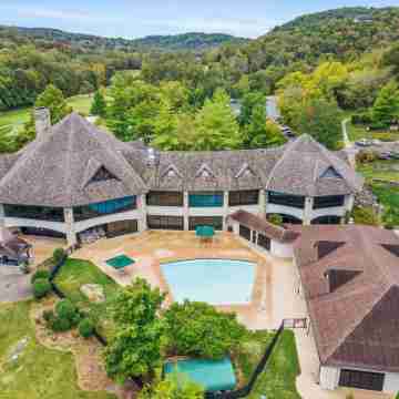 Little Creek Cabin Hotel Exterior