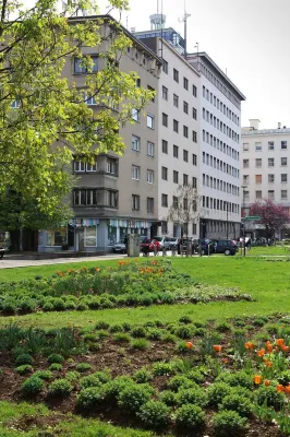 Urban Boutique Hotel Center Отели рядом с достопримечательностью «Cerkev Sv. Jakob»