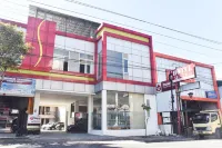 RedDoorz Near Alun Alun Wonosobo Hotel dekat Gua Maria Taroanggro