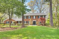 Luxury Retreat in Smyrna Pool, Pickleball and More! - bar