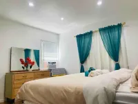 The GuestHouse W/King Bed & Private courtyard