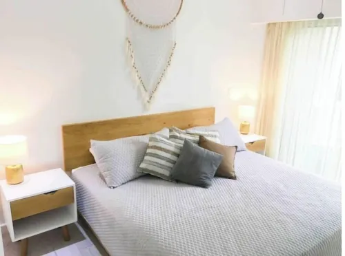 Bright 2BR Condo w/ Pool, Walk to Beach + Downtown
