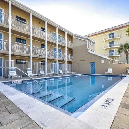 Gulf View Getaway at Crystal Villas