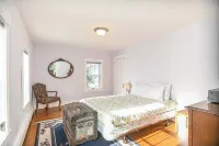 4 Bdr w/ Private Hot Tub, Backyard and Deck!