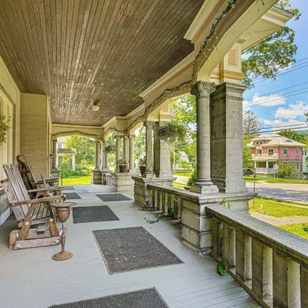 Victorian Home 2 Mi to Seneca Allegany Casino!