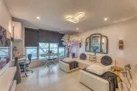 Art Deco Broadway Queen Room