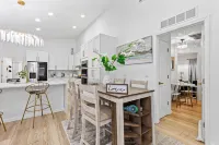 Escape to Florida Luxury – Lake View Pool Home in Lutz!