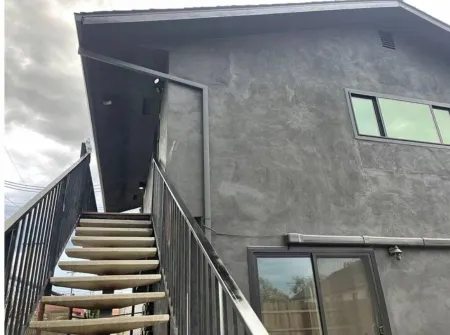 Newly updated studio 2 min drive to HWY 99