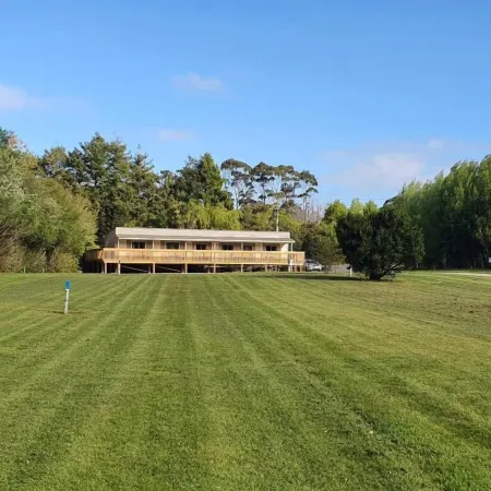 Golden Bay Holiday Park Отели в г. Такака