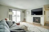 Beautifully remodeled 2 bed 104 Berkley Verona #6 Hotels in Verona