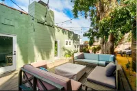 Charming Spanish Bungalow, 2 blocks from the water!