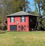 The Sasquatch Hideaway: Private 1BR Adventure Loft