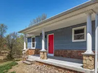 Stunning Views: Secluded 5 bedroom Mountain Home Hotels in Hardy County