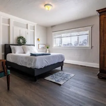 Lovely DOWNTOWN CODY: Salsbury Corner Cottage