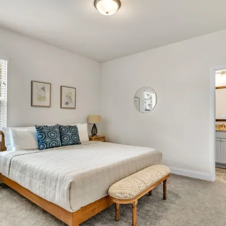 Greer Charm: Pet-Friendly 2BR with Fire Pit