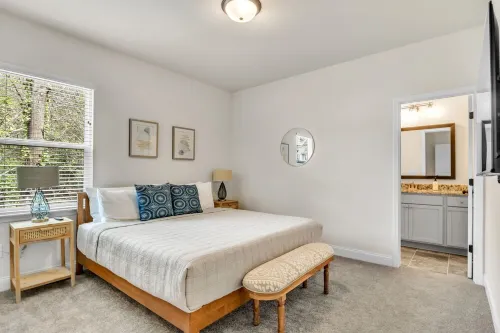 Greer Charm: Pet-Friendly 2BR with Fire Pit