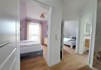 Geräumige Ferienwohnung mit 2 Schlafzimmern, 2 Bädern und Garten
