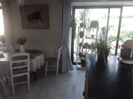 Maison Bretonne Avec Grand Jardin Proche des Plages et Surf. Animaux Acceptés Отели в г. Плонеур-Ланверн