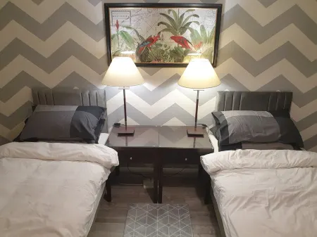 Spacious, Stylish Two-Bedroom Maisonette, Modern Amenities, Elegant Interiors Отели в г. Айлесбери
