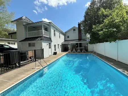 The House on Monroe / Heated Pool & Hot Tub Отели в г. Herkimer County