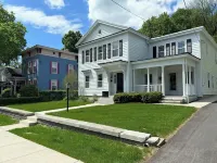 The House on Monroe / Heated Pool & Hot Tub