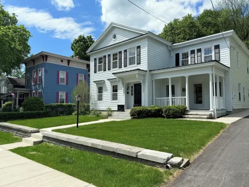 The House on Monroe / Heated Pool & Hot Tub Hotels in Little Falls