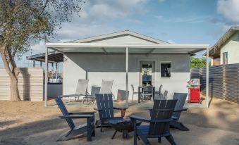 Skull Rock Cottage - Walk To Town & Hot Tub, Star Gazing 1 Bedroom Home