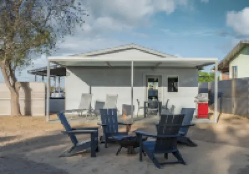 Skull Rock Cottage - Walk To Town & Hot Tub, Star Gazing 1 Bedroom Home