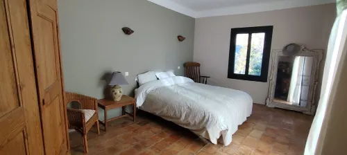 Mas provençal with swimming pool close to a town, ideal for families Hotels in Carpentras