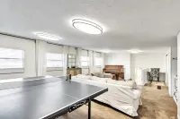 4 Bed, 1.5 Bath East SLC Apt - Blazing Google Fiber Hotels in Millcreek