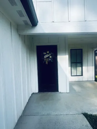 Three bedroom home in the center of Leesville