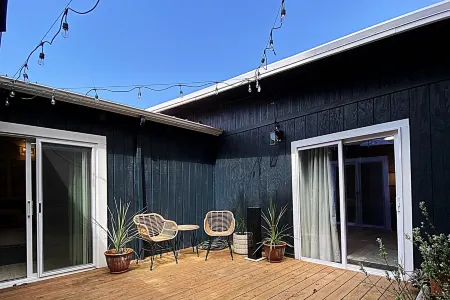 Oceanview Designer Family Home – Walk to Beach, Deck, Firepit, Office, Pets