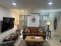 Cheerful townhome near Isle of Palms, Sullivans Island, Charleston & Shem Creek.