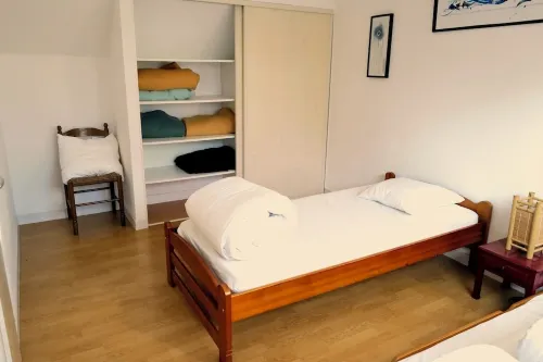 Pretty Breton stone house, 5 to 600 meters from the sea. Equivalent to 3 stars. Hotel a Larmor-Plage