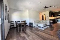 River Bluff Getaway– Upper  3BR/2BA Upper Level Unit with Gorgeous Deck Views