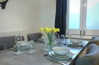 Stylish Apartment in City Centre with Parking