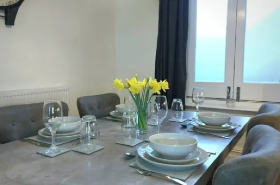 Stylish Apartment in City Centre with Parking