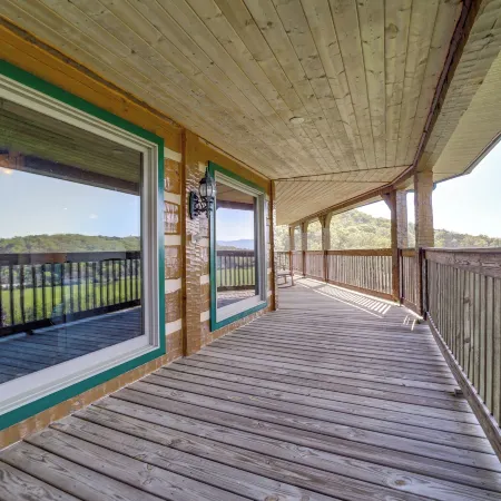 Panoramic Mtn Views: Spacious Tennessee Home!