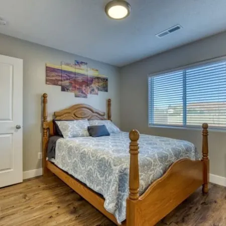 Bright & Modern @ theHeart of Red Rock Recreation!