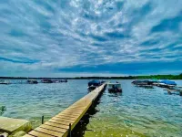 Adorable little lake cottage!