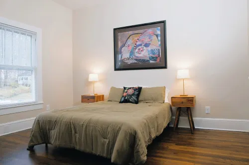 Charming 3BR/2BA Sleeps 6 in Graham, NC has everything you need! فنادق في Graham