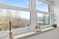 Luxury 3 Bedroom Cottage with Garden, Private Courtyard, in the heart of Killin. - 4-Star
