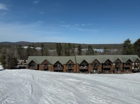 Cozy Bridgton Townhome – Ski-in/Out on Pleasant Mountain